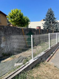 Photo de galerie - Pose de grillage en  pour clôturer un potager 