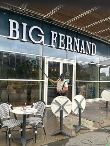 Photo de galerie - Nettoyage des vitres en hauteur jusqu’à 8 m