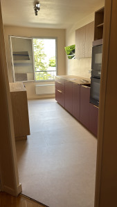 Photo de galerie - Renouveler totalement une usine, on a réparé tous les murs, fais la peinture poser les sols en Parquet poser les plaintes, monter, cuisine, finition propre