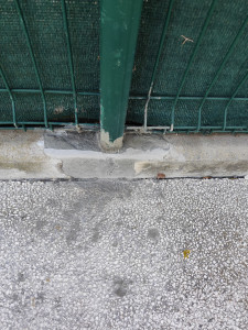 Photo de galerie - Réparation bordure clôture . scellement béton fibré 