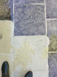 Photo de galerie - Nettoyage dalles de piscine 