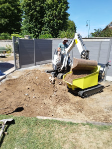 Photo de galerie - Je possède une petite pelle 800 kg et une brouette à chenille pour des endroits difficiles d'accès si ça peut aider cordialement