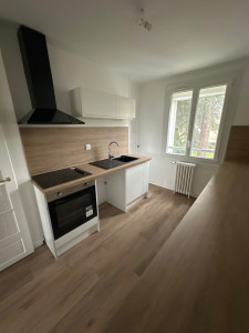 Photo de galerie - Cuisine refaire ,cloisons ,sol ,peinture, pose cuisine ,plomberie ,électricité 