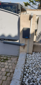 Photo de galerie - Changement de motorisation de portail.