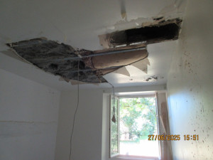 Photo de galerie - Infiltration en toiture, rénovation de pièce plafond, murs et sol