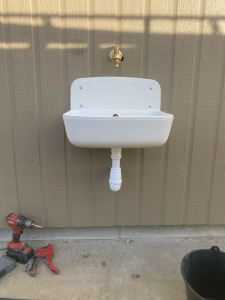 Photo de galerie - Installation lave main extérieur 