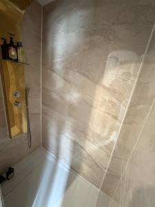 Photo de galerie - Rénovation d’une douche installation de plaque pvc 
