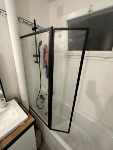 Photo de galerie - Je posé une paroi de baignoire