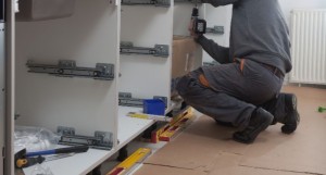 Photo de galerie - Montage d'une cuisine 