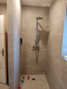 Photo de galerie - Pose de placo , du sanitaire , étanchéité sous carrelage et carrelage . 
