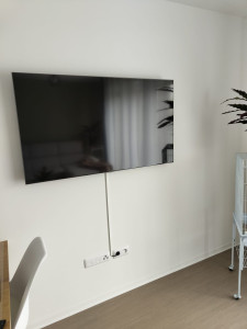 Photo de galerie - INSTALLATION TELEVISEUR ET SON SUPPORT+CACHE FIL TV