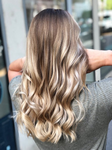 Photo de galerie - Balayage  couleur, sable et beige