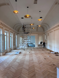 Photo de galerie - Installation et création de lumières avec support dans la salle à manger d'un hôtel