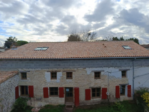 Photo de galerie - Bougon 79 octobre 2025 

charpente couverture zinguerie velux solaire 