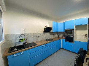 Photo de galerie - Montage cuisine , pose de crédence carrelage , pose plan de travail sur mesure et découpe ( évier , plaque ,.. ) 