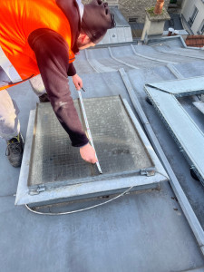 Photo de galerie - Changement fenêtre de toit tabatière Paris 6