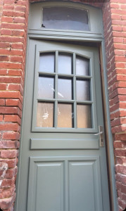 Photo de galerie - Rénovation d’une porte et mise en peinture 
