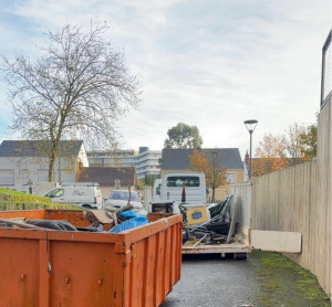 Photo de galerie - Pose de bennes pour l’évacuation pour habitat 44 de la remise en état des garages souterrain