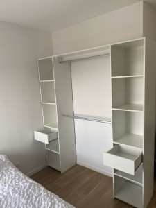 Photo de galerie - Kit dressing blanc 2 colonnes, 2 tiroirs,  200 × 180 x 39,95 :30€