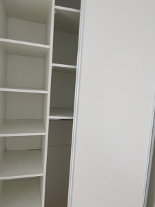 Photo de galerie - Aménagement de placard avec deux portes coulissantes