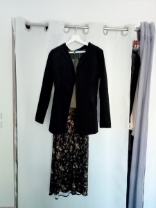 Photo de galerie - Petit ensemble jupe,top et veste