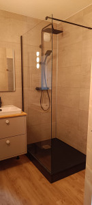 Photo de galerie - Rénovation d'une petite salle de bains complète  