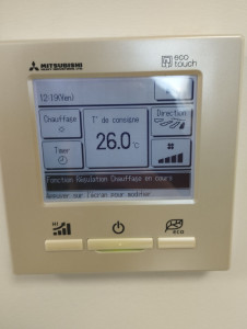 Photo de galerie - Installation  télécommande climatisation réversible chaud et froid Mitsubishi 