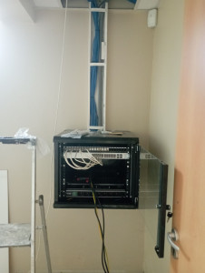 Photo de galerie - Pose et raccordement RJ 45 et baie de brassage