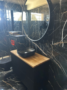 Photo de galerie - Montage meuble salle de bain et miroir 