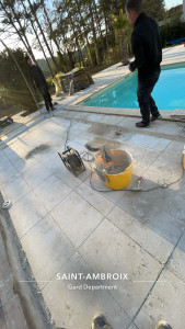Photo de galerie - Pose de carrelage sur terrasse autour d’une belle piscine 
