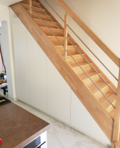 Photo de galerie - Agencement sous escalier.