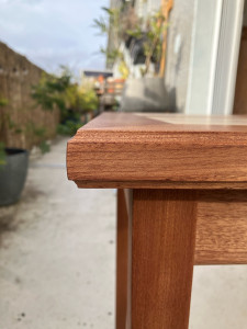 Photo de galerie - Table basse détails usinages/ profilés