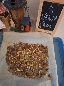 Photo de galerie - Fabrication d'un praliné, cookies, mocchi... pour occuper vos enfants !