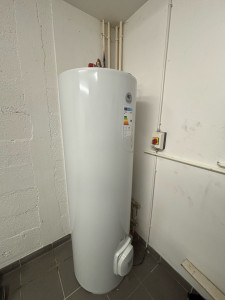 Photo de galerie - Pose d un ballon 200l plus raccordement électrique 