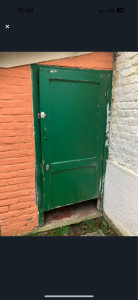 Photo de galerie - Ponçage des supports contours bois,part la suite  mise en vernis et remplacement  d’une porte sur-mesure