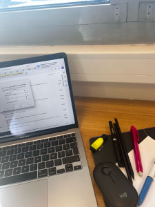 Photo de galerie - Je propose des séances d’aide aux devoirs pour les élèves du primaire et du collège. Mon objectif est d’accompagner l’enfant avec bienveillance pour l’aider à comprendre ses leçons, à s’organiser, et à gagner en autonomie.