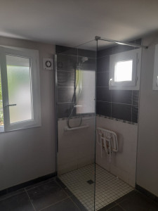 Photo de galerie - Pose parois  de douche après 