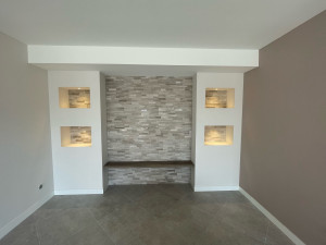 Photo de galerie - Création de niches placo avec spots intégrés + pose de pierres de parements 