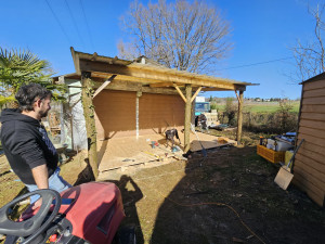 Photo de galerie - Création appentis bois rond 
