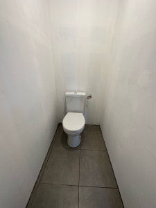 Photo de galerie - Installation toilettes 