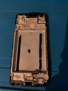 Photo de galerie - Changement d’écran avec châssis original