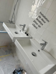 Photo de galerie - Installation de deux lavabos comme souhaité par le client. 