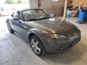 Photo de galerie - Changement des biellettes de barre stabilisatrice arrière sur cette petite MX5