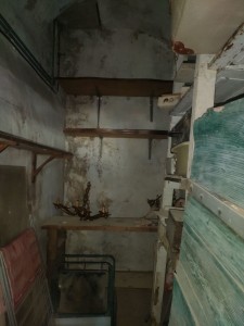 Photo de galerie - Création salle de bain avec installation du pompe de relevage
( photo avant)