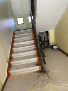 Photo de galerie - Le début du travaux dans une cages d’escalier