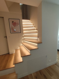 Photo de galerie - Réalisation d'un éclairage led d'un escalier 