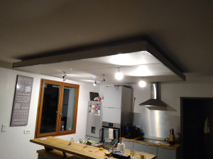 Photo de galerie - Réalisation d 'un îlot de plafond en placo,led et spots.