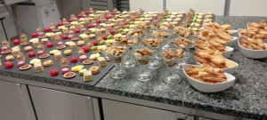 Photo de galerie - Déférent types des pâtisseries coolies moufin millefeuille tartelettes macarons financiers choux ....