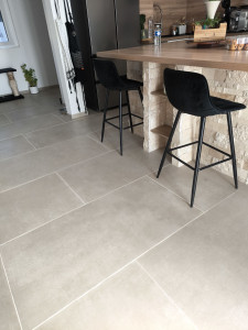 Photo de galerie - Pose de carrelage 60/120 
création îlot avec habillage parement 