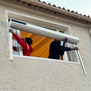 Photo de galerie - Pose d'un Volet Roulant Solaire Marseille 12eme